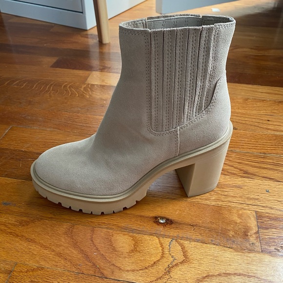 Dolce Vita H2O Caster Booties, Dune Suede, sz 7 - Picture 11 of 12